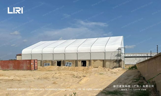 弯柱篷房外景图